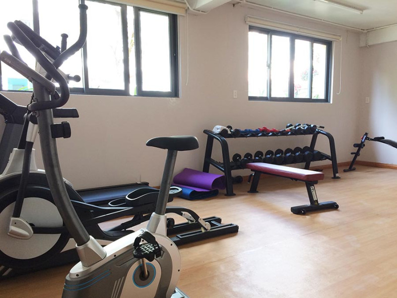 A Calm One-Bedroom Away from the Noise