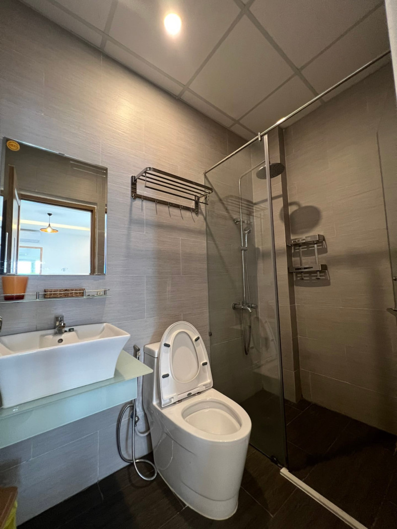 A One-Bedroom with Light Modern Vibes