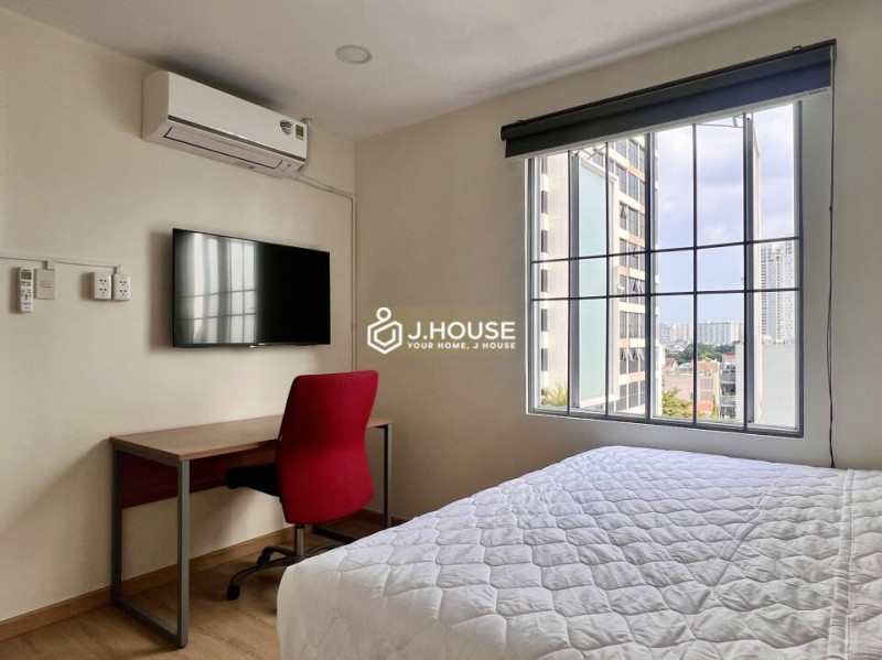 A Calm Urban One-Bedroom Home