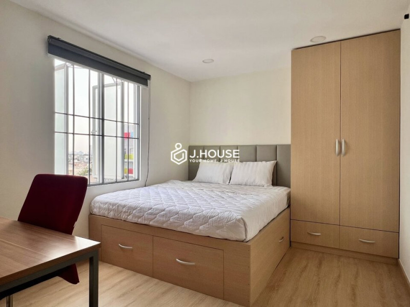 A Calm Urban One-Bedroom Home