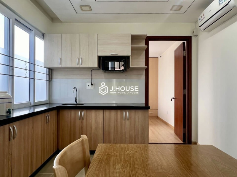 A Calm Urban One-Bedroom Home