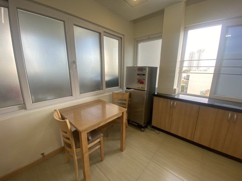 A Calm Urban One-Bedroom Home