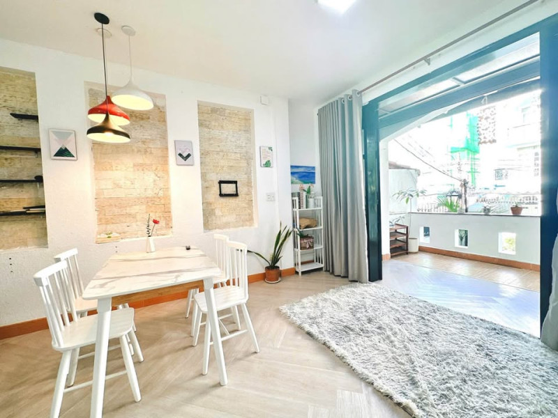 Lovely Two-Bedroom Apartment in a Green Neighborhood