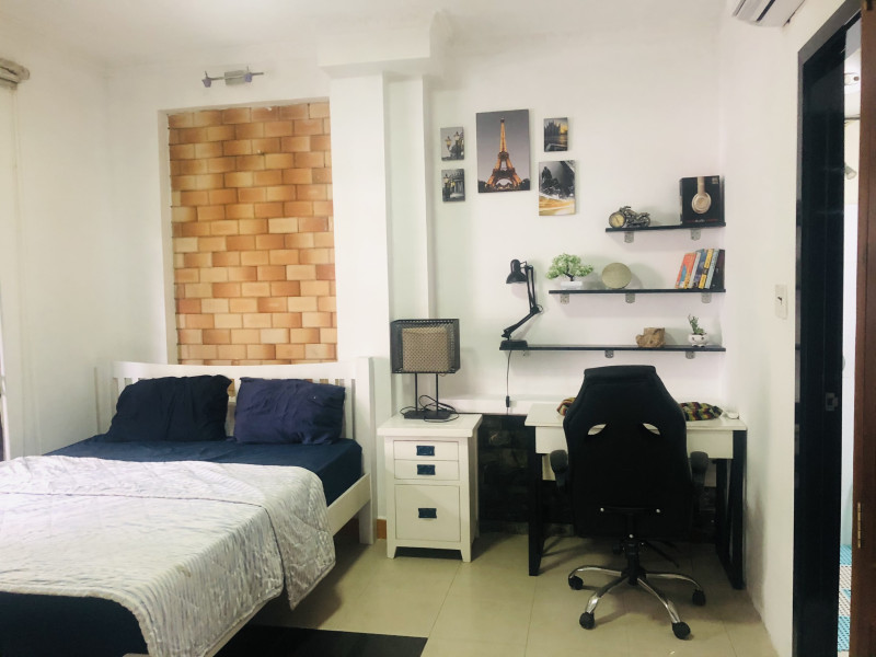 Lovely Two-Bedroom Apartment in a Green Neighborhood