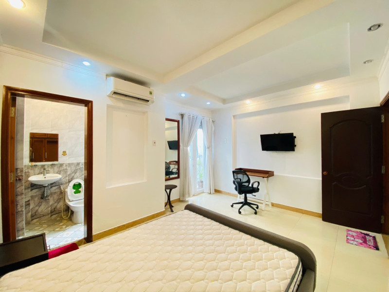 Two-Bedroom Apartment with Green Views in Thao Dien