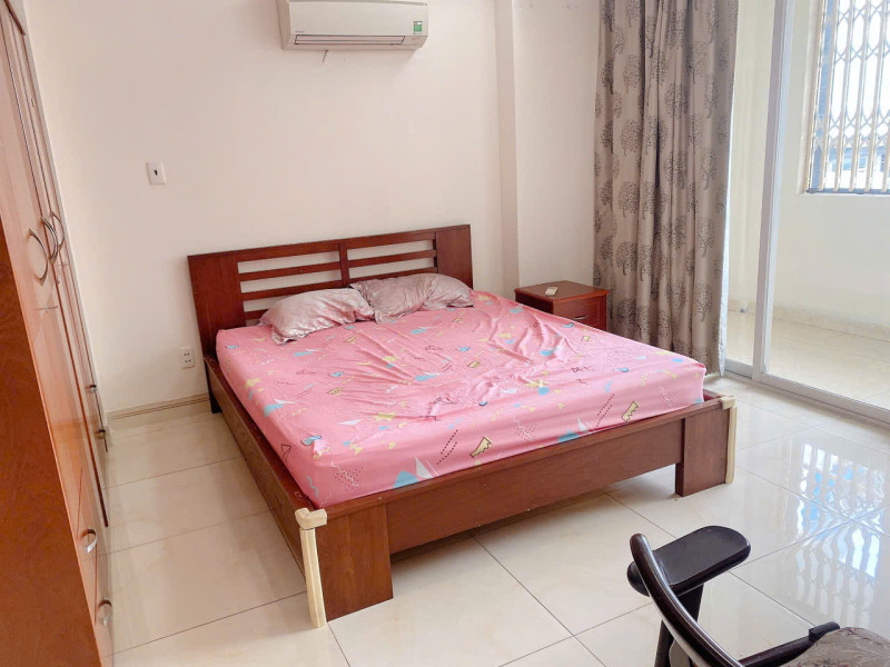 Spacious two-story apartment in Thao Dien.