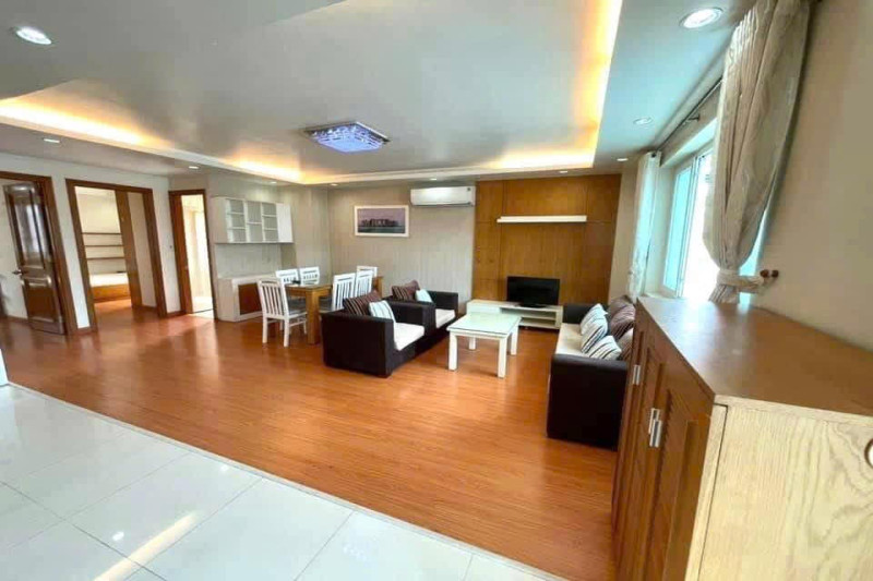 A Warm Two-Bedroom Space Full of Character