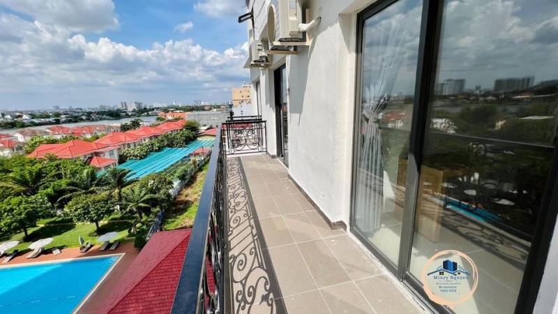 A Tastefully Composed Two-Bedroom Residence