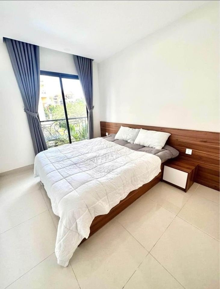 A Tastefully Composed Two-Bedroom Residence