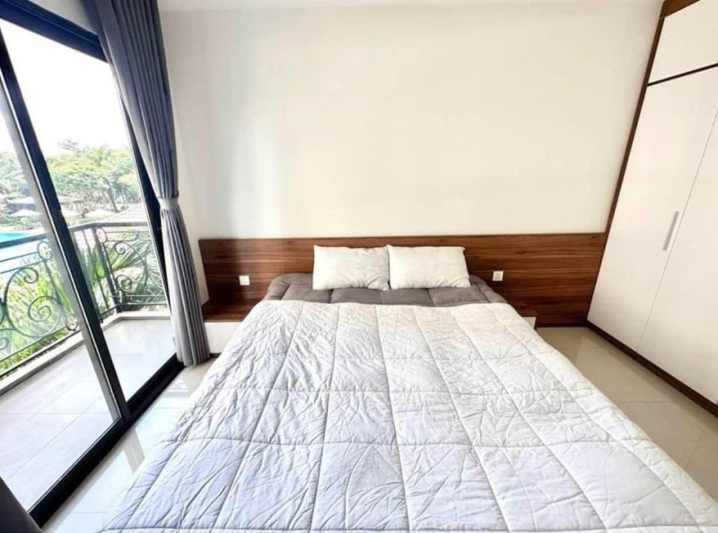 A Tastefully Composed Two-Bedroom Residence