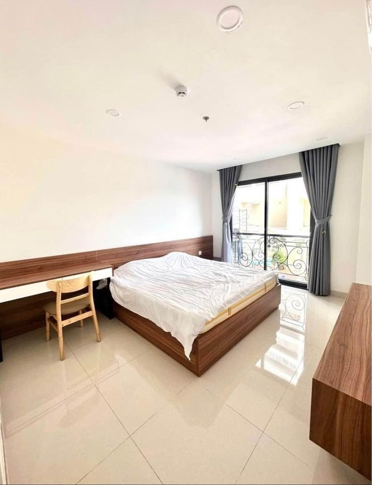 A Tastefully Composed Two-Bedroom Residence