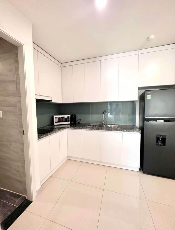 A Tastefully Composed Two-Bedroom Residence