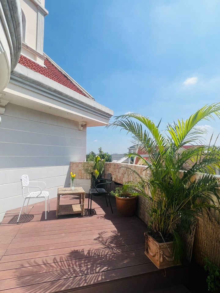 A Graceful Two-Bedroom Living Environment