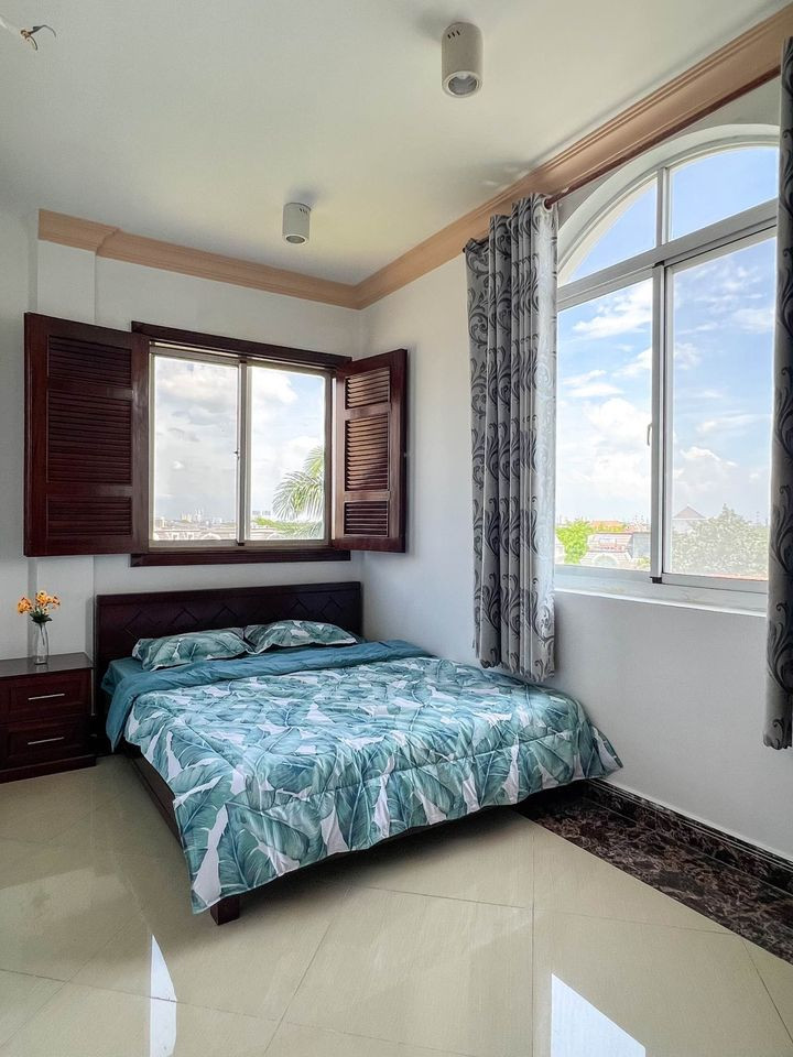 Two-Bedroom Apartment Blending Comfort and Aesthetics