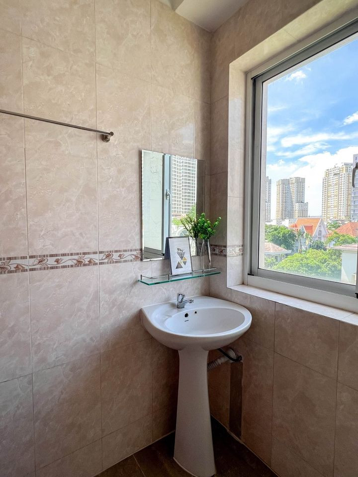 Two-Bedroom Apartment Blending Comfort and Aesthetics