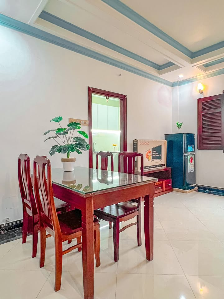 Two-Bedroom Apartment Blending Comfort and Aesthetics