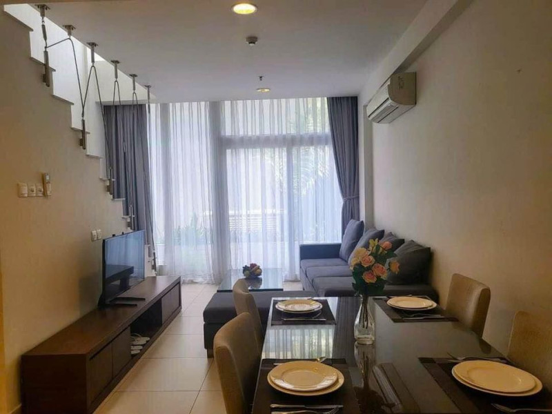 Duplex -A Two-Bedroom Home Close to Cafes and Shops