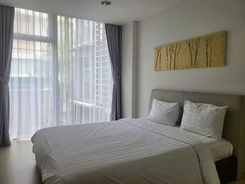 Duplex -A Two-Bedroom Home Close to Cafes and Shops