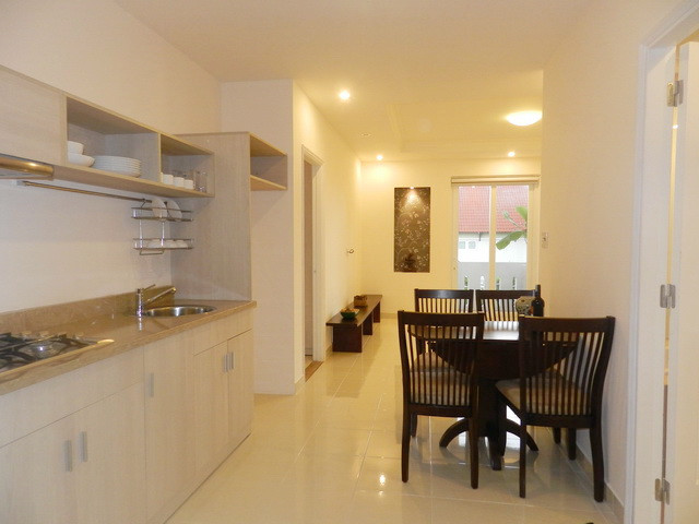 A Calm Two-Bedroom Apartment Away from Noise