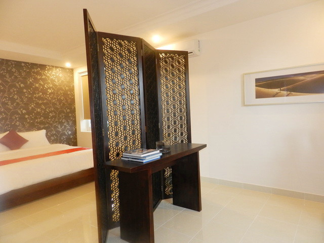 A Calm Two-Bedroom Apartment Away from Noise