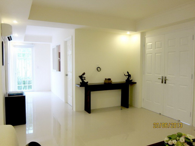 A Calm Two-Bedroom Apartment Away from Noise