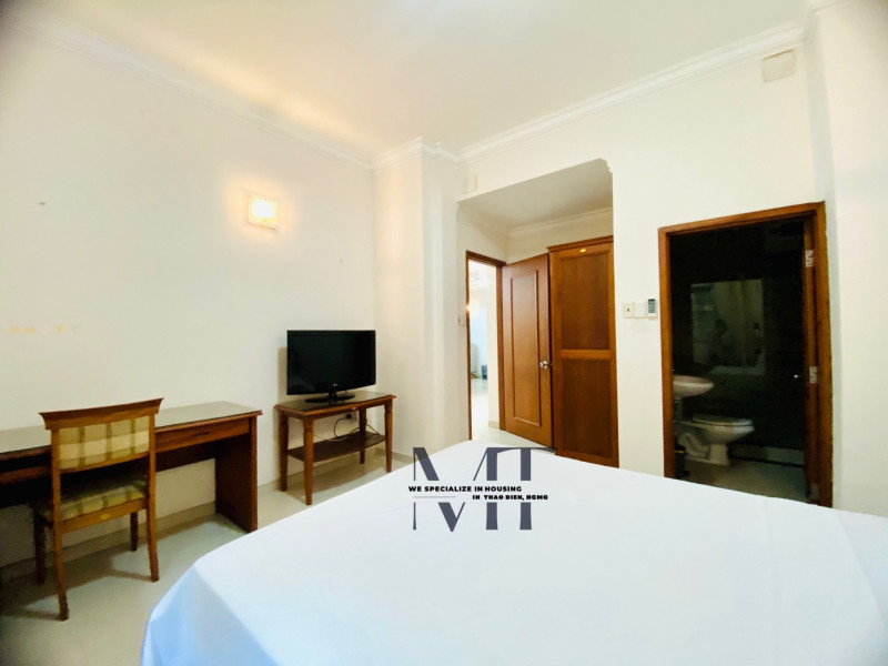 A Polished Two-Bedroom Apartment with Modern Appeal