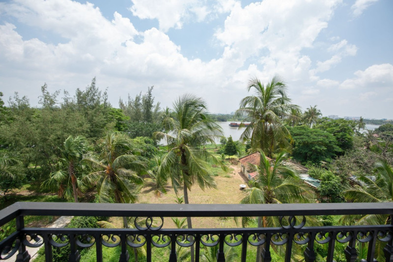 A Functional Two-Bedroom Apartment with Modern Comfort