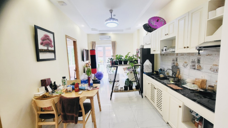 Two-Bedroom Apartment with Refined Aesthetic