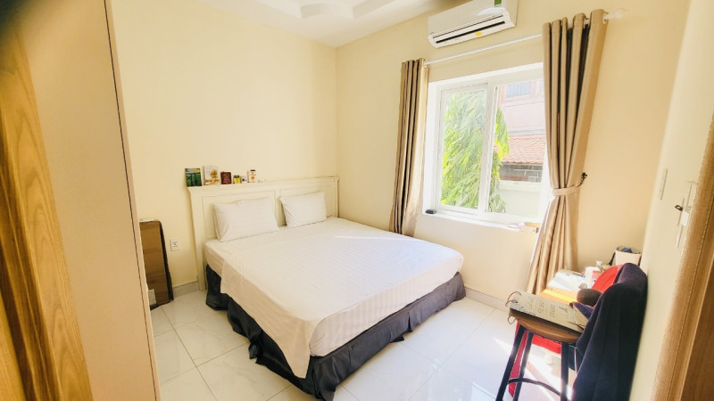 Two-Bedroom Apartment with Refined Aesthetic