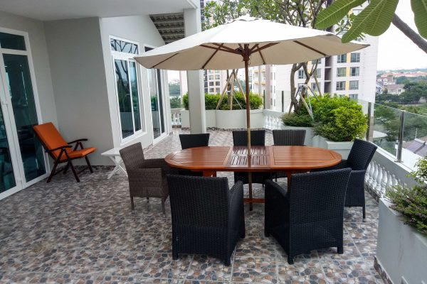 Two-Bedroom Apartment Featuring Harmonious Design Flow