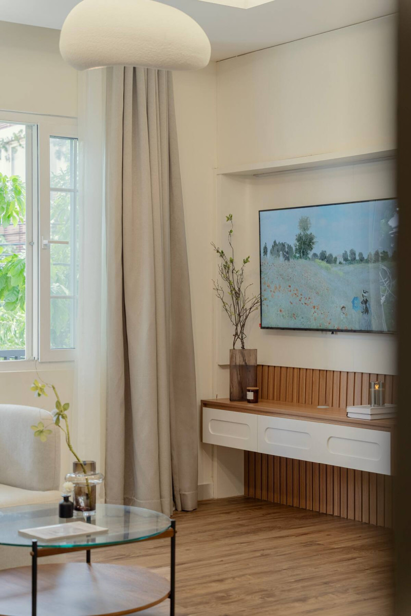 Two-Bedroom Apartment with Refined and Calm Energy