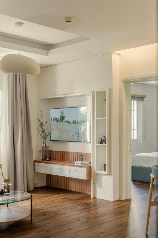 Two-Bedroom Apartment with Refined and Calm Energy