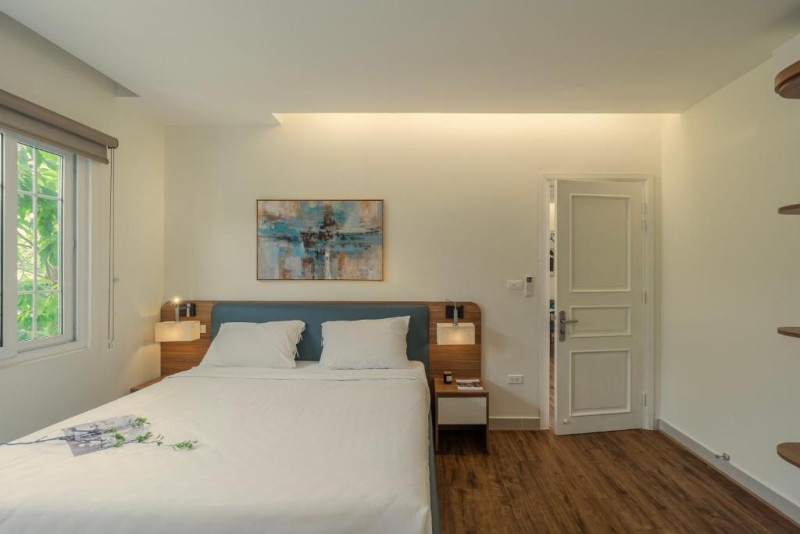 Two-Bedroom Apartment with Refined and Calm Energy