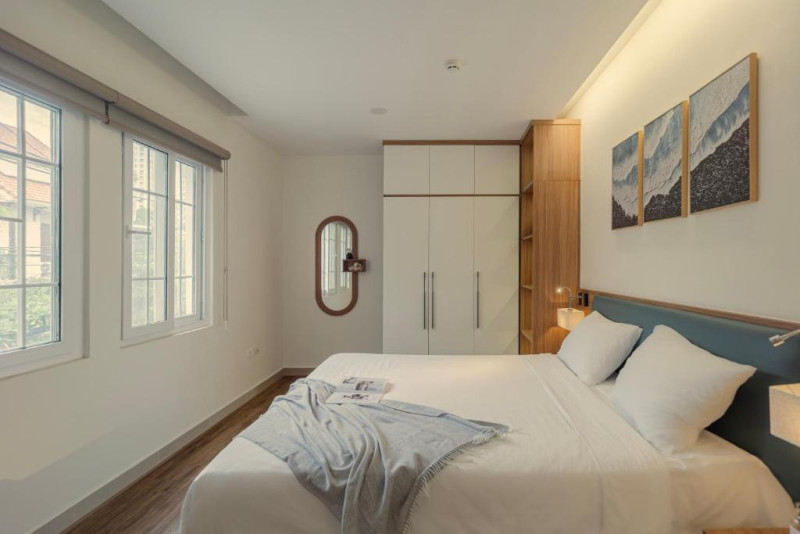 Two-Bedroom Apartment with Refined and Calm Energy