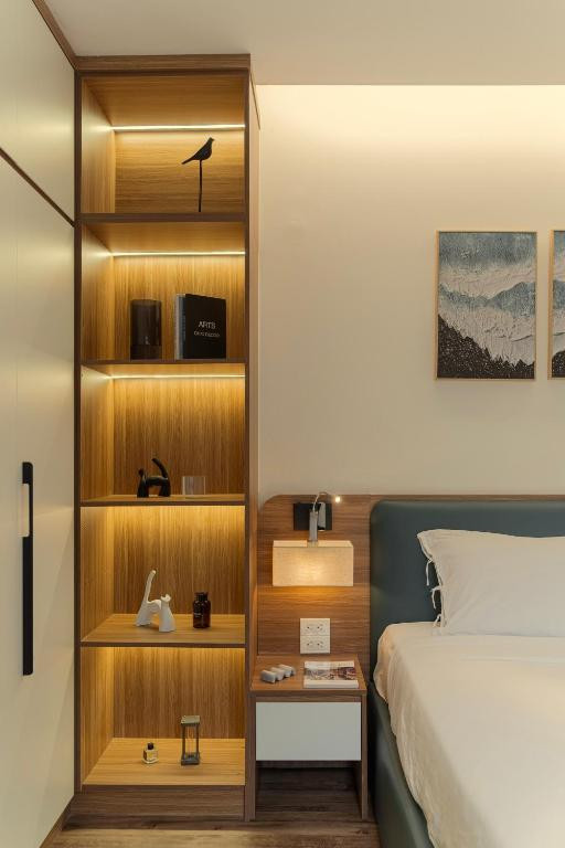 Two-Bedroom Apartment with Refined and Calm Energy