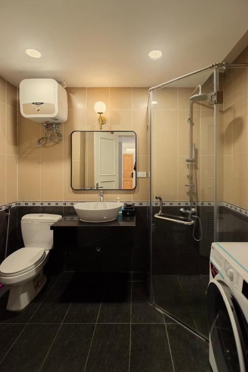 Two-Bedroom Apartment with Refined and Calm Energy