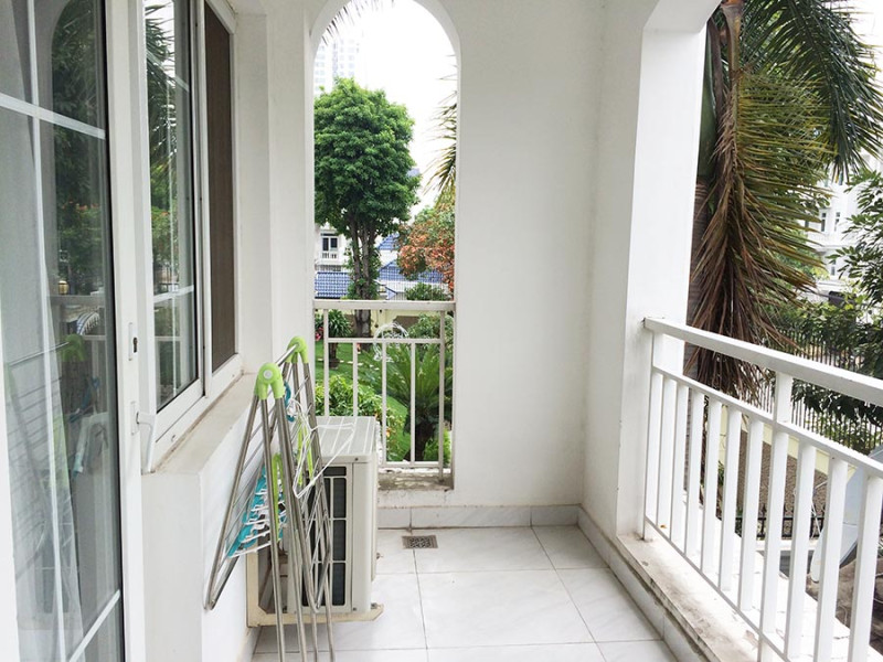 Two-Bedroom Residence with a Tranquil Atmosphere