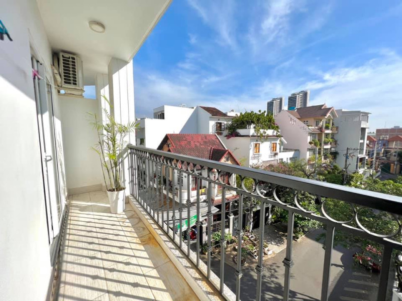 Two-Bedroom Home Designed for Refined Urban Life