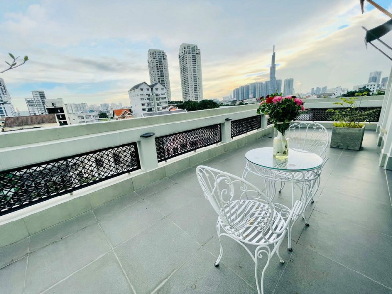 Penhouse -A Modern Two-Bedroom Apartment with Graceful Design