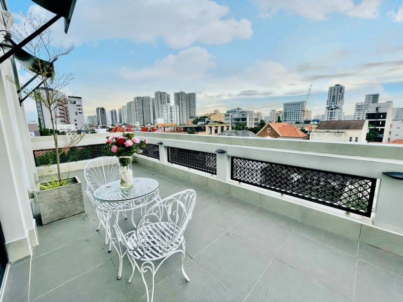 Penhouse -A Modern Two-Bedroom Apartment with Graceful Design