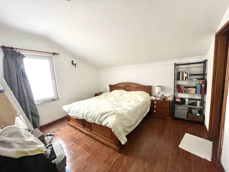 Penhouse -Two-Bedroom Home Designed for Refined Urban Life