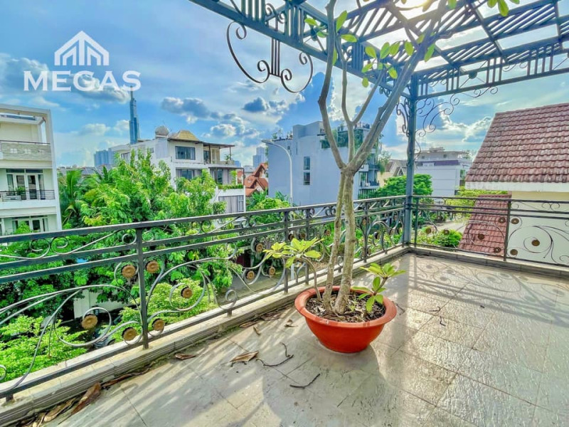 Penhouse -Chic 3BR Apartment in a Prime Thao Dien Location