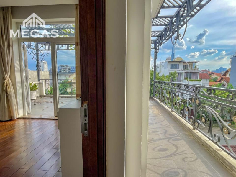 Penhouse -Chic 3BR Apartment in a Prime Thao Dien Location