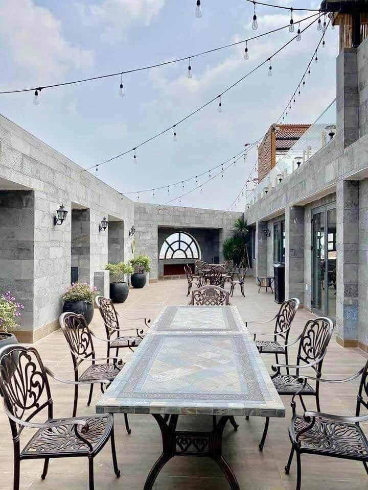 Refined 3-Bedroom Apartment with Natural Light