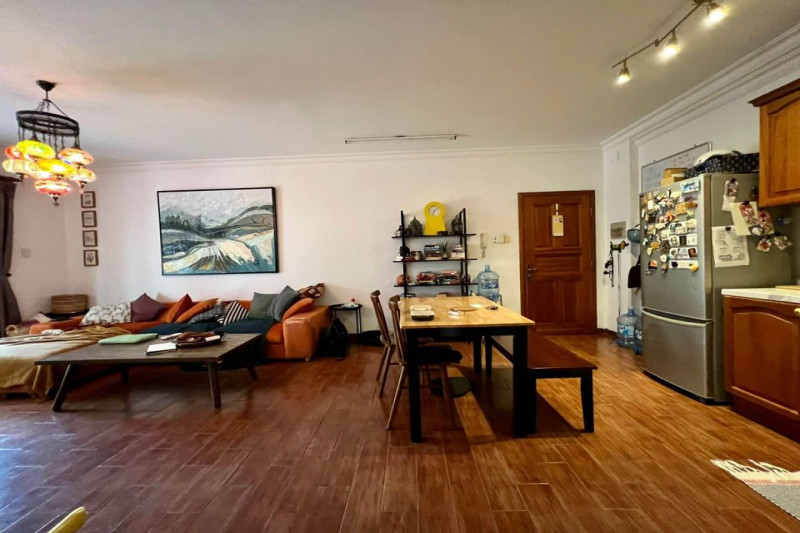 Sunny 3BR Apartment with a Cozy Feel