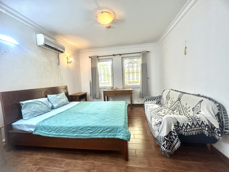 Sunny 3BR Apartment with a Cozy Feel