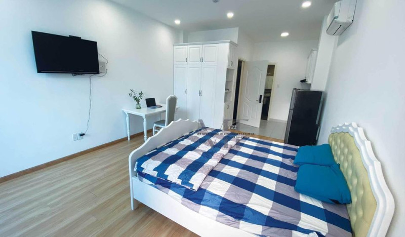 A Simple Space Full of Charm