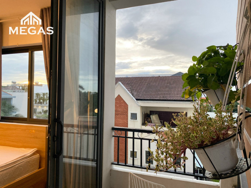 Studio Apartment Close to International Cafés