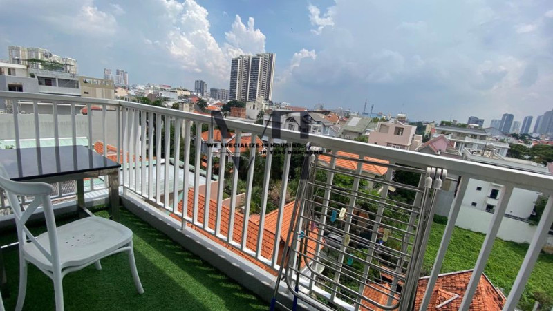 A Bright and Happy Studio