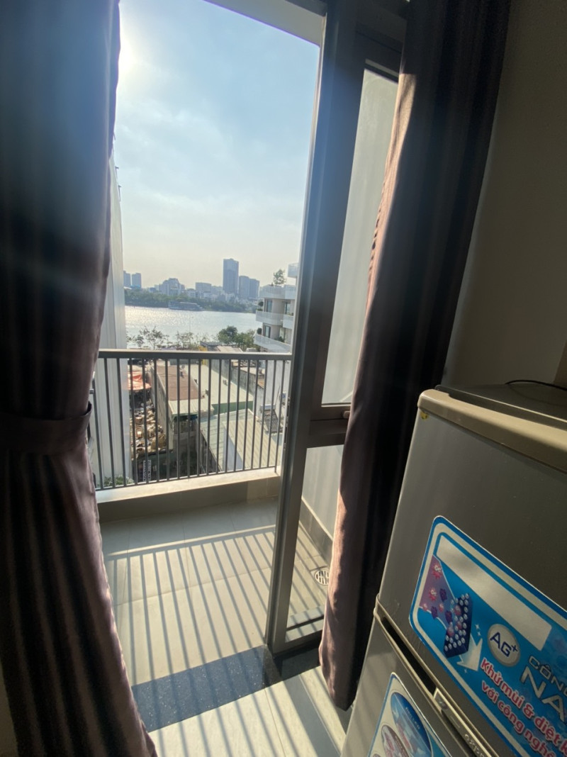 Urban Simplicity in a Green Setting